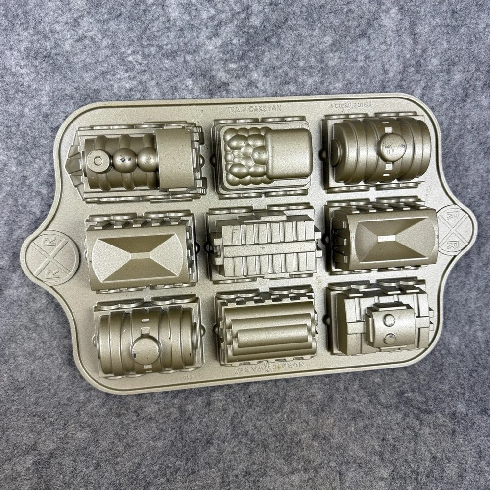Nordic Ware Train‎ Cakelet Pan 5 Cup Nonstick Cake Mini Bundt 9 Cars